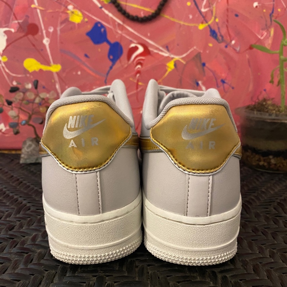 Nike Air Force 1 '07 MTLC Womens 8.5 AR0642 001 - Picture 6 of 8